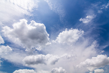 Obraz premium The clouds gather and the blue sky during the rainy season in Thailand.