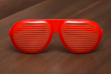 Red shutter shading glasses