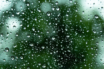 Water droplets and the color of raindrops in the rainy season