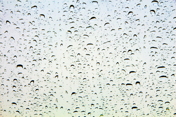 Water droplets and the color of raindrops in the rainy season