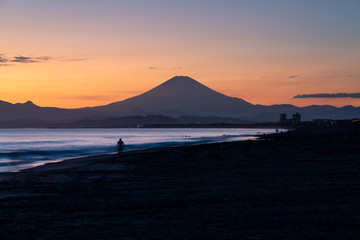 富士山と夕焼け（鵠沼海岸）