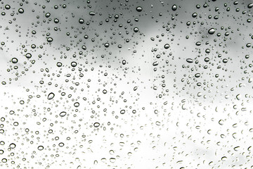 Water droplets and the color of raindrops in the rainy season