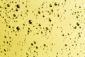 Water droplets and the color of raindrops in the rainy season