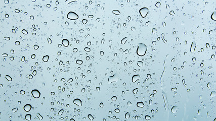 Water droplets and the color of raindrops in the rainy season