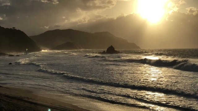 夕陽に輝く波 荒波 夕陽 逆光 反射 フィックス 二見ヶ浦 v05_00397(IMG_6455_1)