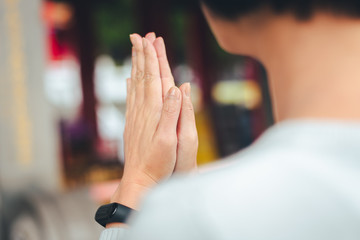 traveling woman praying