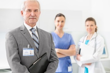 Medical personel doctor, nurse and dentist standing in clinic - obrazy, fototapety, plakaty