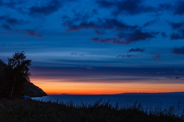 Obraz premium Before sunrise at Baikal lake with colorful sky