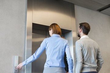 Business people waiting for elevator in office © MDBPIXS