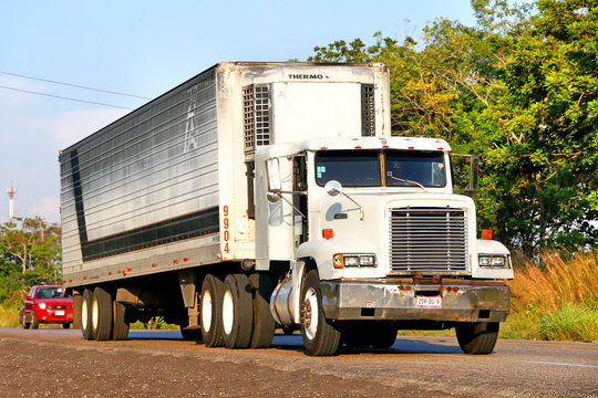 Freightliner FLD