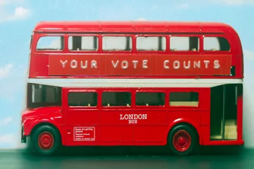 Tableaux sur verre Bus rouge de Londres your vote counts  red bus 