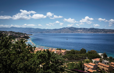 Veduta dello stretto di Messina