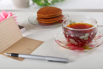 一杯の紅茶とスイーツ