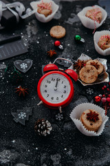 Obraz na płótnie Canvas Christmas alarm clock with decorations over black board, Countdown concept