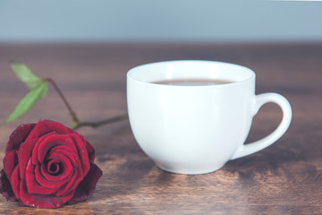 Fototapeta na wymiar red rosses with cup of coffee