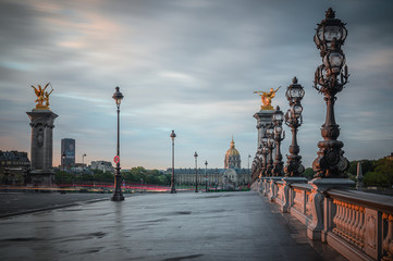 Fototapeta na wymiar Les Invalides du pont Alexandres 3