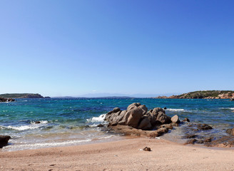 Obraz premium vista marina della bella isola de La Maddalena in Sardegna
