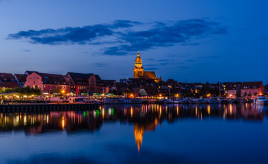 Fototapeta premium Blaue Stunde in Waren (Müritz)