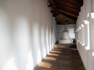 Obraz premium Temple corridor, Sri-Lanka