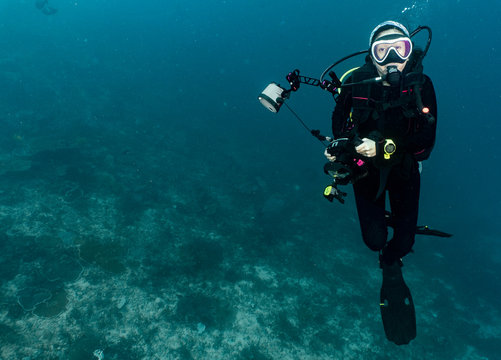 Female diver with underwater camera in Raja Ampat / Indonesia