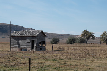 Nebraska_ abandonedbarn_chimneyrock