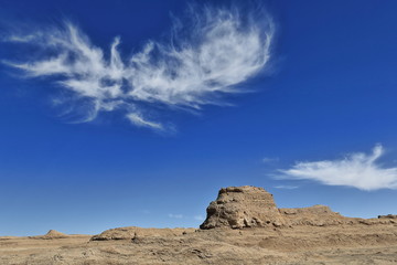 Fototapeta premium Cirrus uncinus clouds over wind-eroded trailer van-shaped yardang. Qaidam desert-Qinghai-China-0586