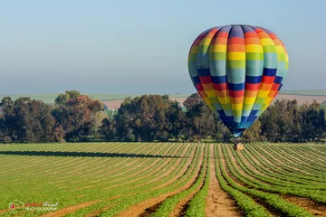 Deurstickers hot air balloon over the fields © Ariel Erlich