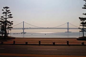 Fototapeta na wymiar The beach and the Busan bridge in South Korea