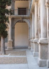 Obraz premium Arco del Patio de la Universidad de Alcalá de Henares