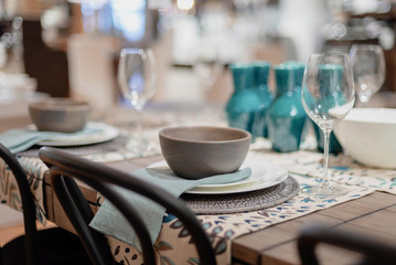 Beautiful table top setting for winter gatherings