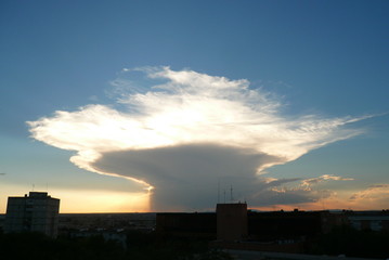Naklejka na ściany i meble Nube de desarrollo en la sierra de Madrid - Guadalajara, desde la ciudad de Guadalajara.