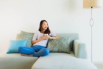Obraz premium Portrait beautiful young asian woman on sofa with coffee cup