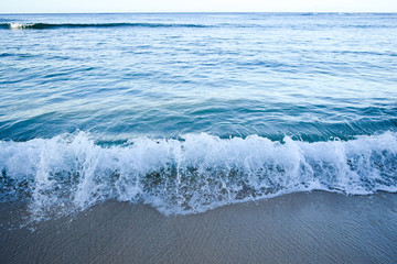Fototapeta premium ocean waves on the beach