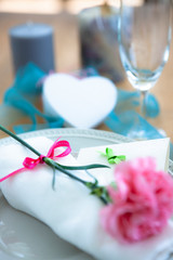 カーネーションとギフトボックス