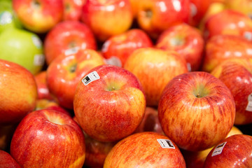 apples in the market