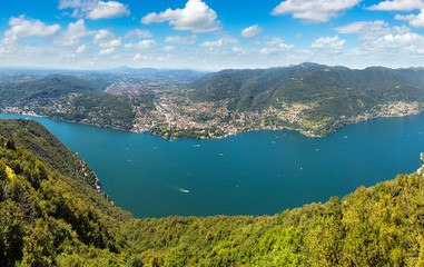 Obraz premium Panoramic view of lake Como in Italy