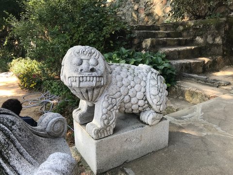해태 조각상 (haetae, mythical unicorn lion)
