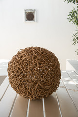 Sfera di vimini intrecciata