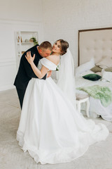 Naklejka premium Luxury couple hugging each other in the room