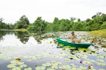 Fototapeta na wymiar boat on the lake The farmer collected lotus