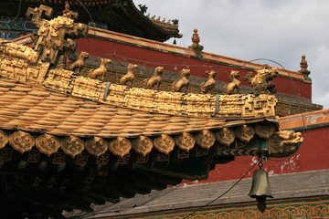 Fototapeta na wymiar roof - buddhist temple - chengde - china 
