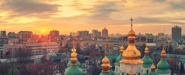 Foto auf Acrylglas Luftaufnahme der Stadt Kiew, St. Sophia Cathedral bei Sonnenuntergang, Ukraine. Panorama-Stadtansicht © O.Farion