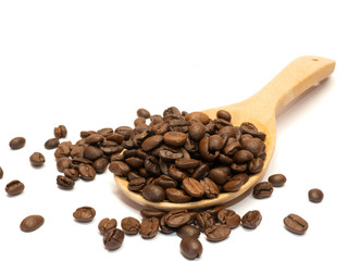 Obraz premium Coffee beans isolated on a white background