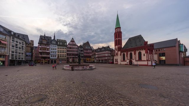 Frankfurt Romerberg old town at dawn - 4k time-lapse