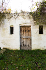 Alter verschlossener Weinkeller im Weinviertel