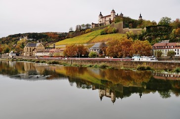 Fototapeta na wymiar Würzburg, Festung Marienberg im Herbst
