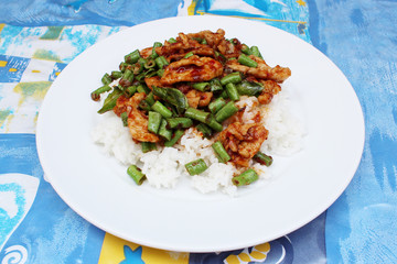 Rice with stir fried pork and long bean with red curry on top