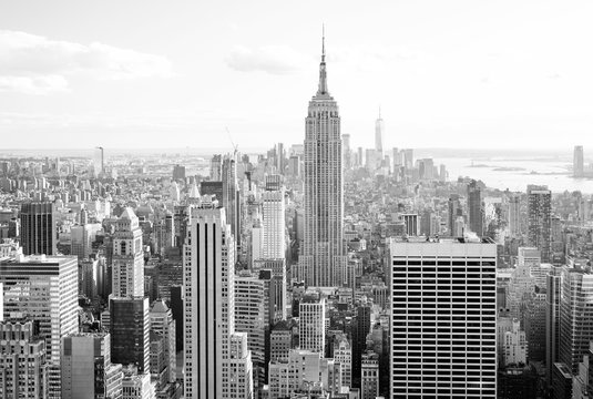 Midtown Manhattan, the Empire State Building and the Financial District as seen from Top of the Rock, black and white © Euqirneto