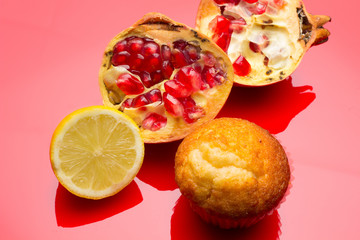 Granada, limón y magdalena, combinación poco natural y sana