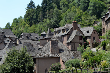 Fototapeta na wymiar Village sur la route de Saint-Jacques-de-Compostelle, Conques, Aveyron, France
